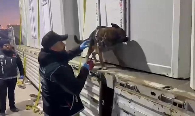 Konteyner yüklü tırda 146 kilo uyuşturucu ele geçirildi: 3 gözaltı