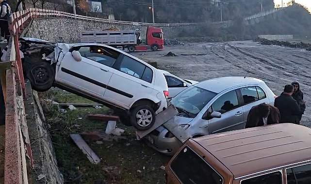 Kontrolden çıkan otomobil park halindeki aracın üzerine uçtu: 1 yaralı