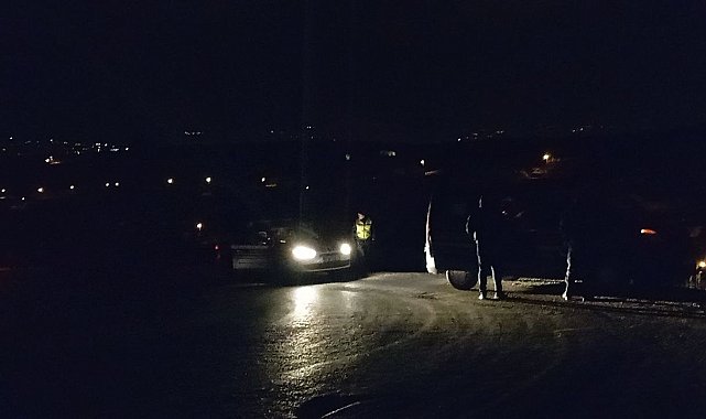 Kontrolden çıkan otomobil şarampole devrildi: 3 yaralı