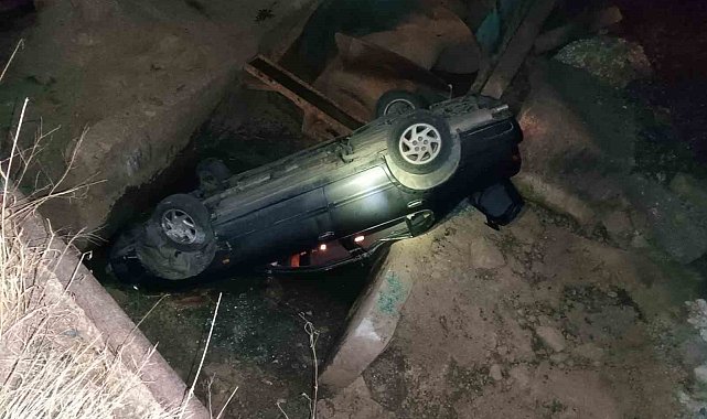 Kontrolden çıkan otomobil sulama kanalına düştü: 2 yaralı