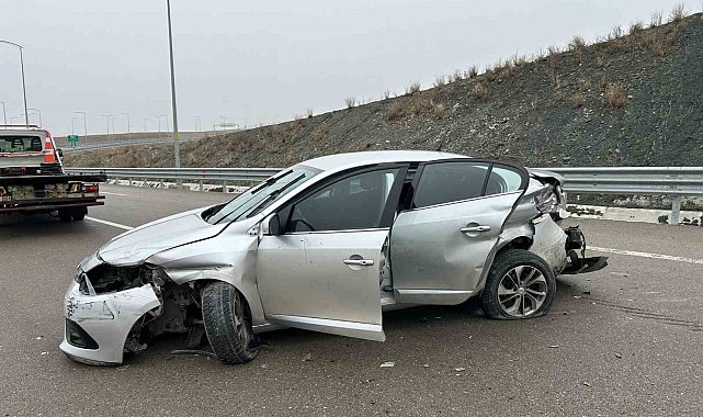 Konya'da bariyere çarpan otomobilin sürücüsü ağır yaralandı