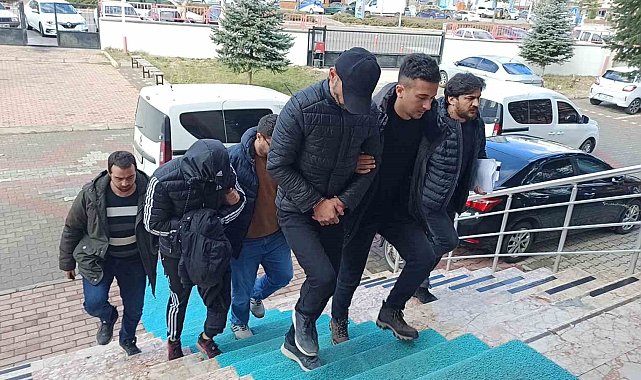 Konya'da evden hırsızlık şüphelileri yakalandı