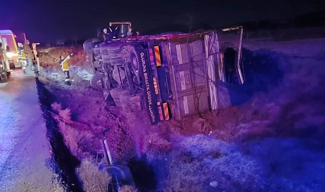 Konya'da kamyon devrildi: 1 yaralı