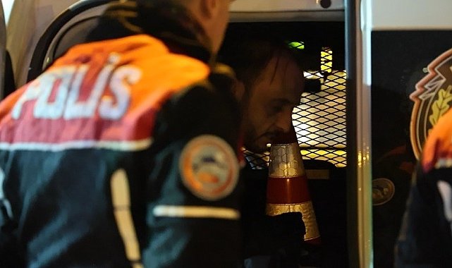 Kovalamacada aracını bırakıp kaçmaya çalışan şüpheli polise yakalandı: "3 kere tabanca yakalattım"