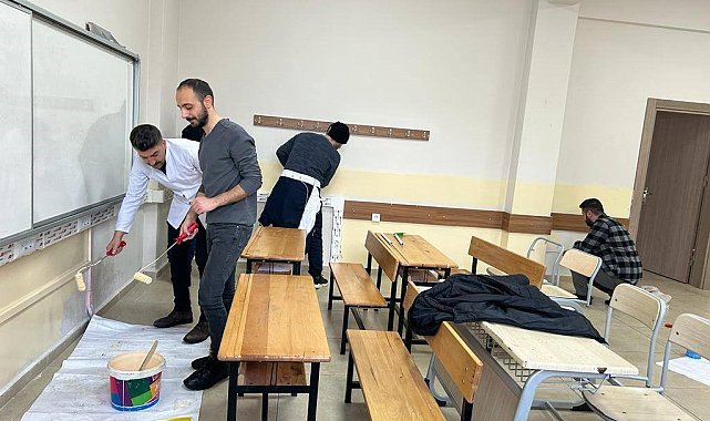 Köy okulu öğretmenlerinden duyarlı davranış: Okulda boya tamirat tadilat yaptılar