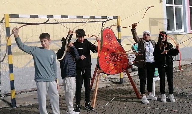 Köyceğiz'de öğrenciler dönem sonu etkinliğinde ok uçurdular