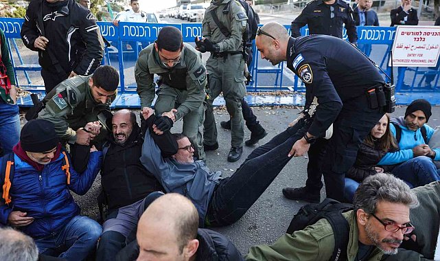 Kudüs'te esir yakınlarından Knesset'in önünde "acil seçim çağrısı"