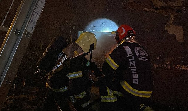 Kullanılmayan evden yükselen alevler geceyi aydınlattı