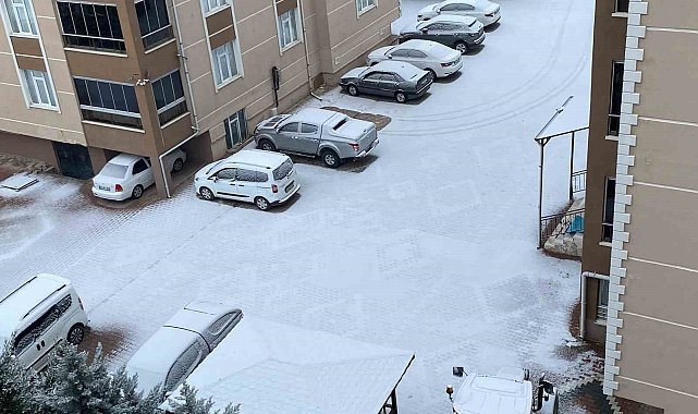 Kulu'da kar yağışı ilçeyi beyaza bürüdü