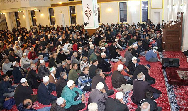 Kumluca'da yılbaşı akşamı Kur'an ziyafeti ve şehitlere dua gecesi düzenlendi