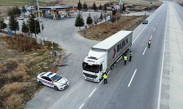 Kurallara uymayan 17 araç sürücüsüne 11 bin 730 TL para cezası kesildi