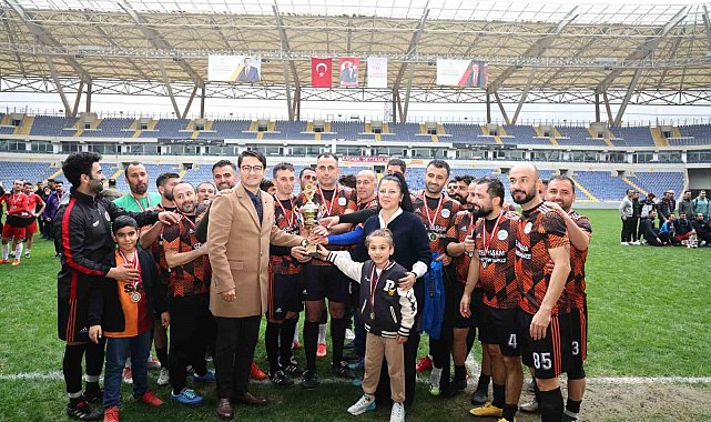 Kurumlar arası futbol turnuvasının şampiyonu il milli eğitim müdürlüğü oldu