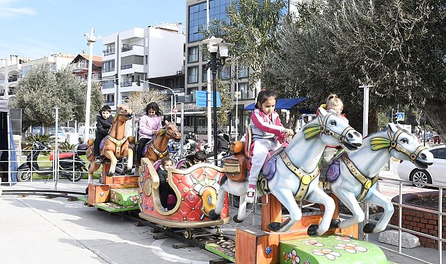 Kuşadası Belediyesi'nden öğrencilere sömestr hediyesi