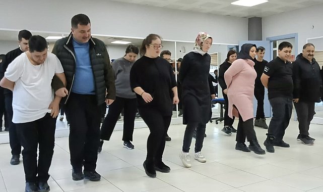 Kusursuz Kafenin kusursız çalışanları provada