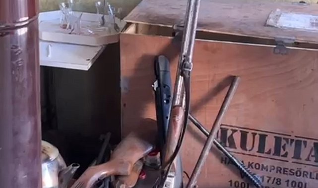 Kütahya'da kuru sıkı tabancaları gerçek silaha çeviren şahıs yakalandı