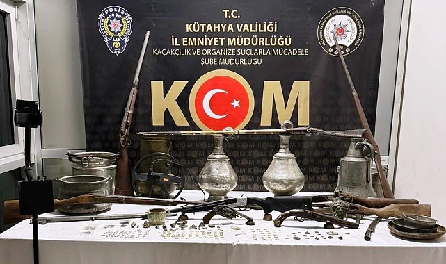 Kütahya'da tarihi eser operasyonu: 95 obje ve 176 sikke ele geçirildi
