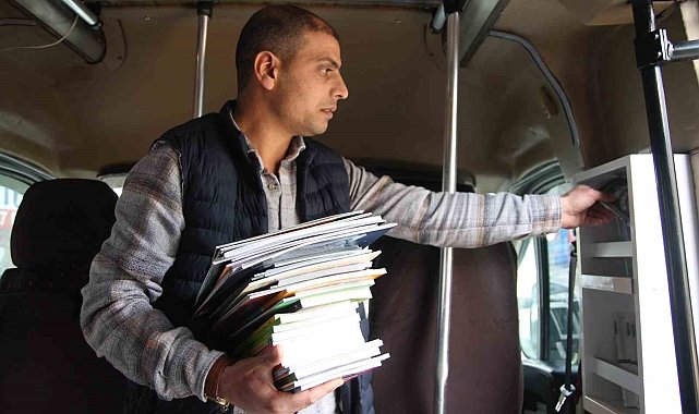 Kütüphaneli minibüse kitap desteği