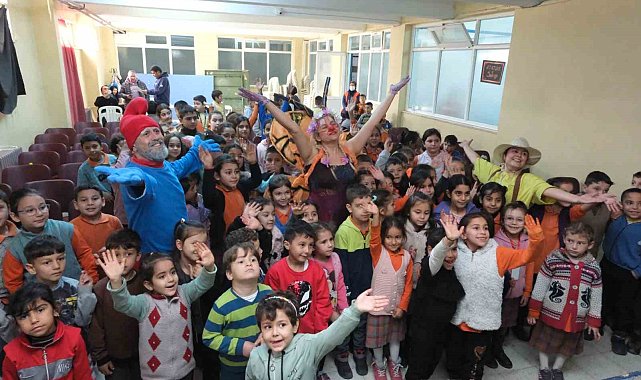 Kuyucak Belediyesi öğrencilerin yüzünü güldürdü