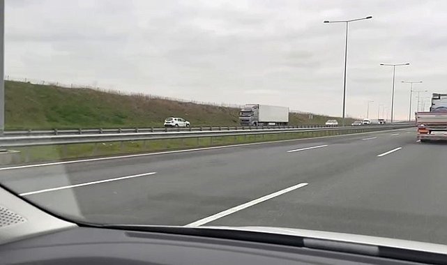 Kuzey Marmara Otoyolu'nda kilometrelerce ters yönde giden otomobil kamerada