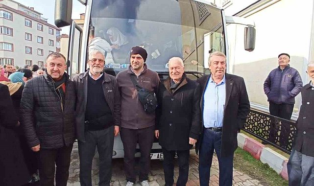 Lapseki Belediye Başkanı Eyüp Yılmaz, umreye giden vatandaşları dualarla uğurladı