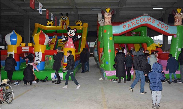 Lapseki'de ara tatil çocuk şenliği başladı