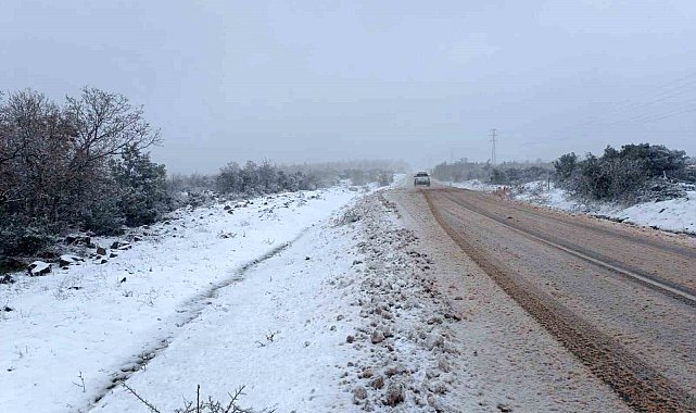 Lapseki'nin yükseklerinde kar kalınlığı 15 santimetreye ulaştı