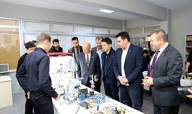 Liseli gençler işin erbapları ile buluştu