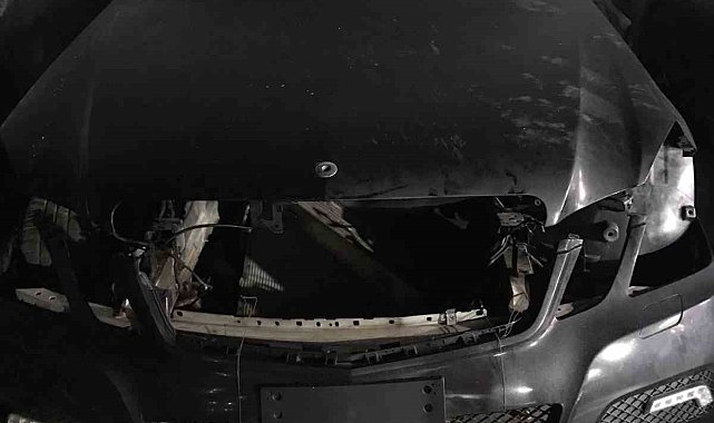 Lüks otomobili çekici yardımıyla çalan şahıslar kamerada