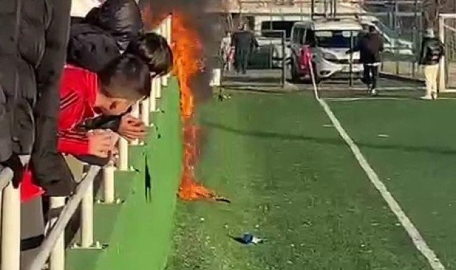Maç sırasında stadyum kenarında çıkan yangın söndürüldü