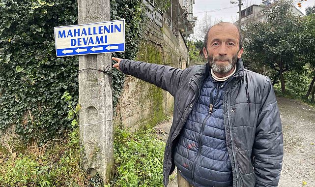 Mahallenin devamını tabelayla gösteriyor