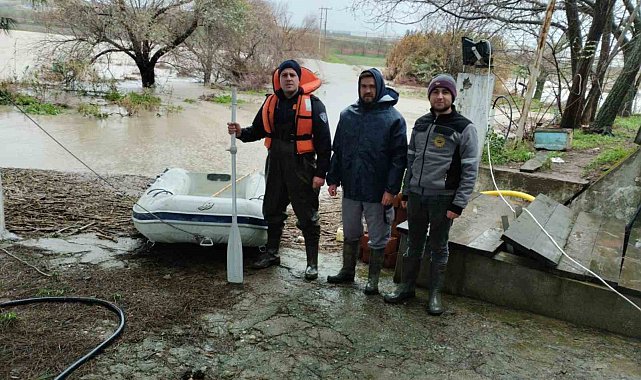 Mahsur kalanların yardımına itfaiye ekipleri koştu