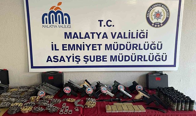 Malatya'da çok sayıda silah ve bıçak ele geçirildi