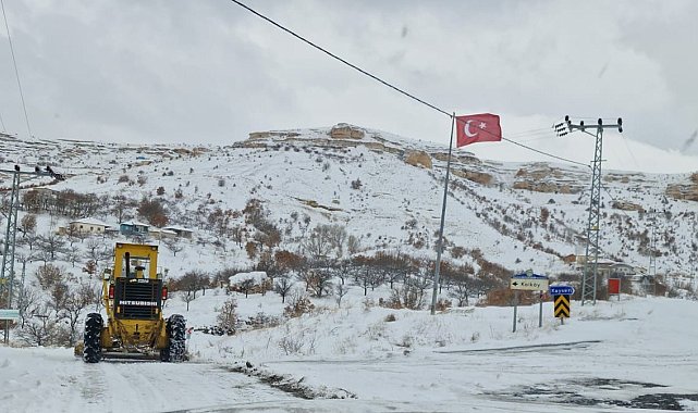 Malatya'da kar yağışı nedeniyle 129 köy yolu ulaşıma kapandı