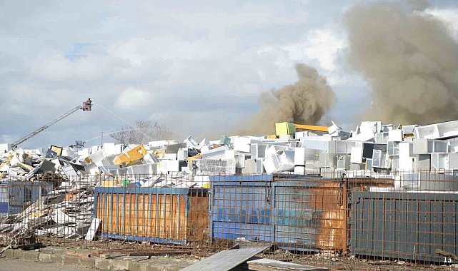 Manisa'da ikinci kez yangın çıkan tesis mühürlendi