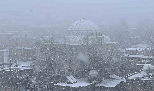 Mardin'de mevsimin ilk karı yağdı