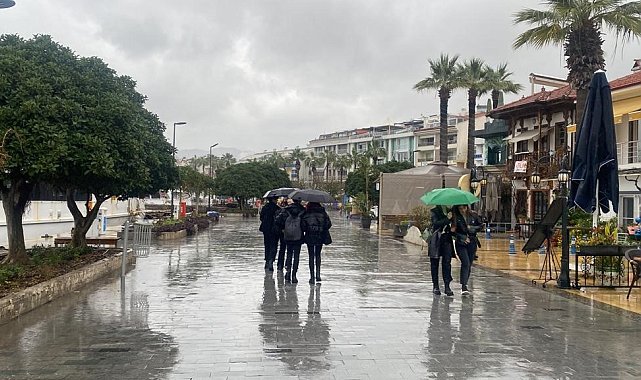 Marmaris'te sağanak yağış etkili oluyor