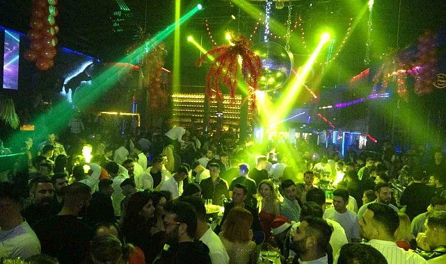 Marmarisliler yeni yıla coşku ile girdi