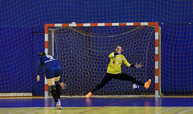 Mavi kelebekler zirveye demir attı