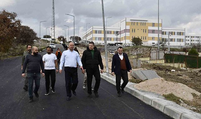 MCBÜ Yurtlar Bölgesinde büyükşehirden sıcak asfalt çalışması