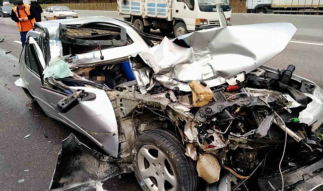 Memleketlerine giden polis memurları otoyolda kaza yaptı: 1 ölü, 1 yaralı