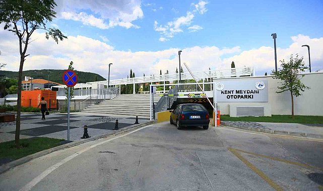 Menteşe Kent Meydanı vatandaşlara hizmet vermeye devam ediyor