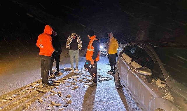 Mersin Büyükşehir ekiplerinin kar nöbeti sürüyor