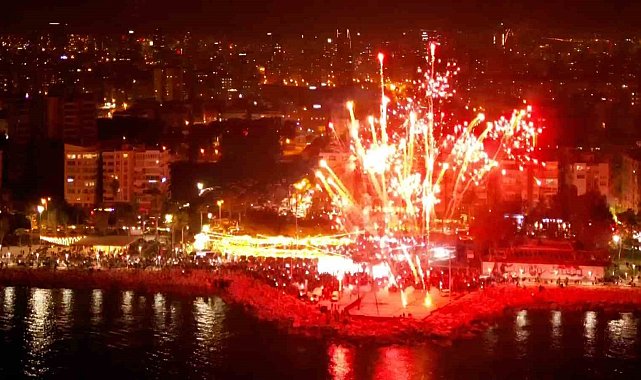 Mersin yeni yılı 'Sokak Partisi' ile karşıladı