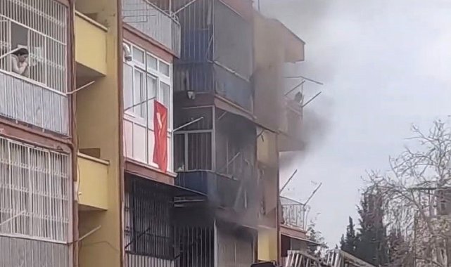 Mersin'de ev yangını: 2 kişi dumandan etkilendi