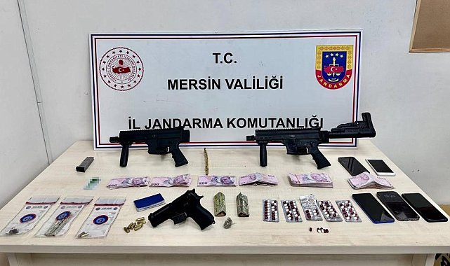 Mersin'de makinalı silahlarla yakalanan 2 şüpheli tutuklandı