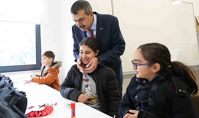 Milli Eğitim Bakanı Tekin velileri uyardı: "Çocuklarımızın başarılı olmalarını istiyorsak, aile ve toplum olarak önce kendi üstümüze düşeni yapmak zorundayız"