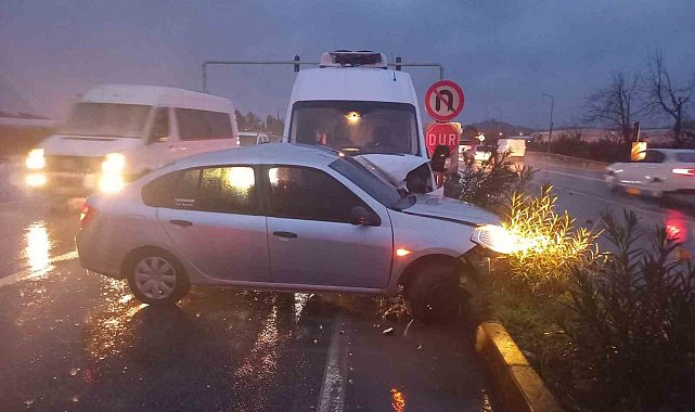 Minibüs ile otomobil çarpıştı: 1 yaralı