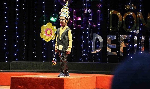 Minik öğrencilerin geri dönüşüm defilesi hayran bıraktı