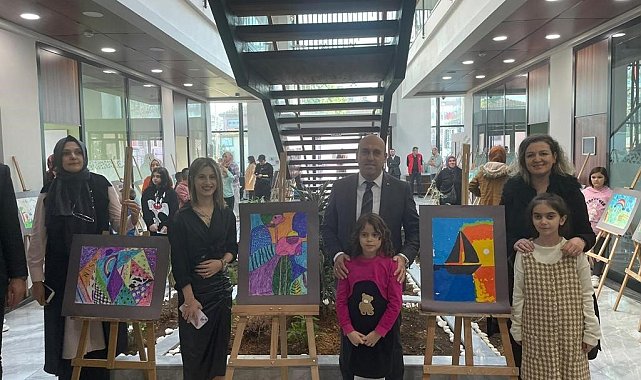 Miniklerin resim sergisi beğeni topladı