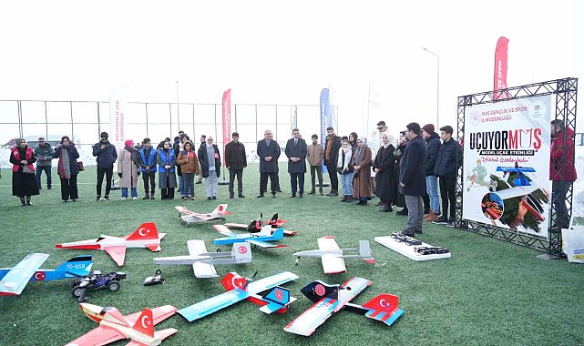 Model uçakların test uçuşu gerçekleştirildi